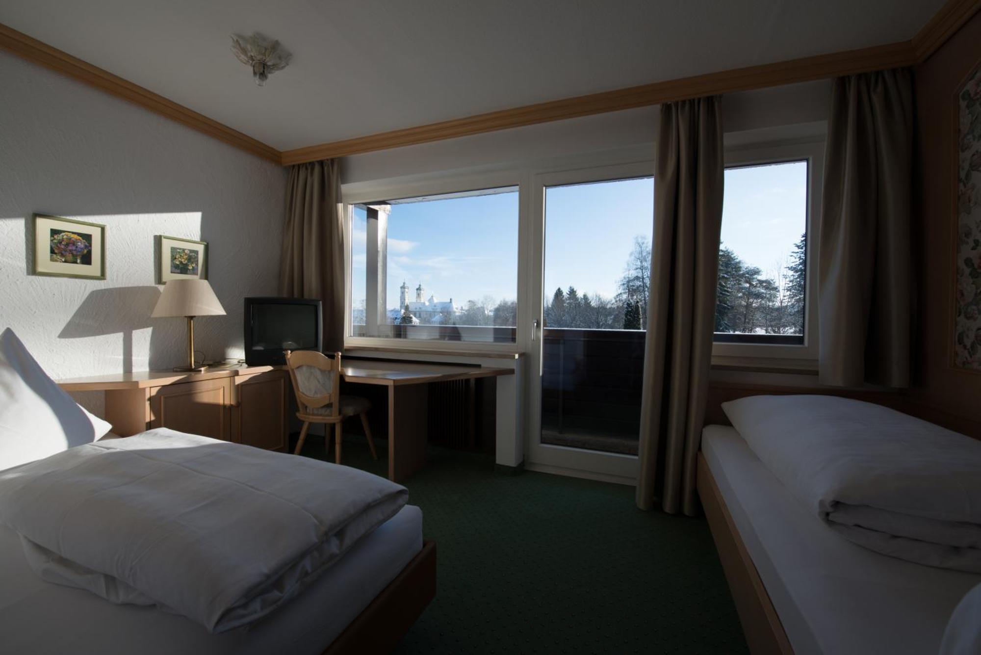 Hotel St. Ulrich Garni Ottobeuren Oda fotoğraf